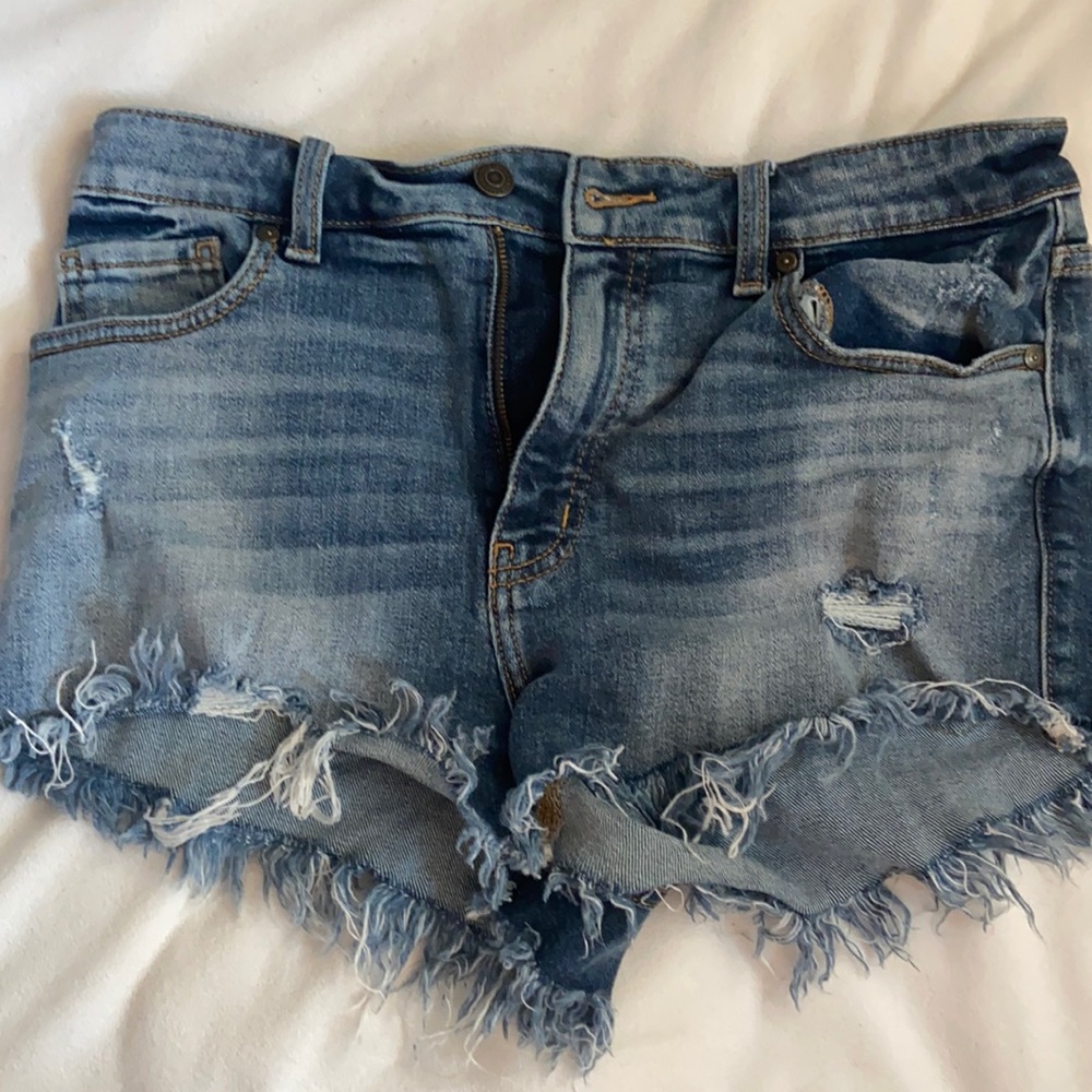 medium wash jean shorts